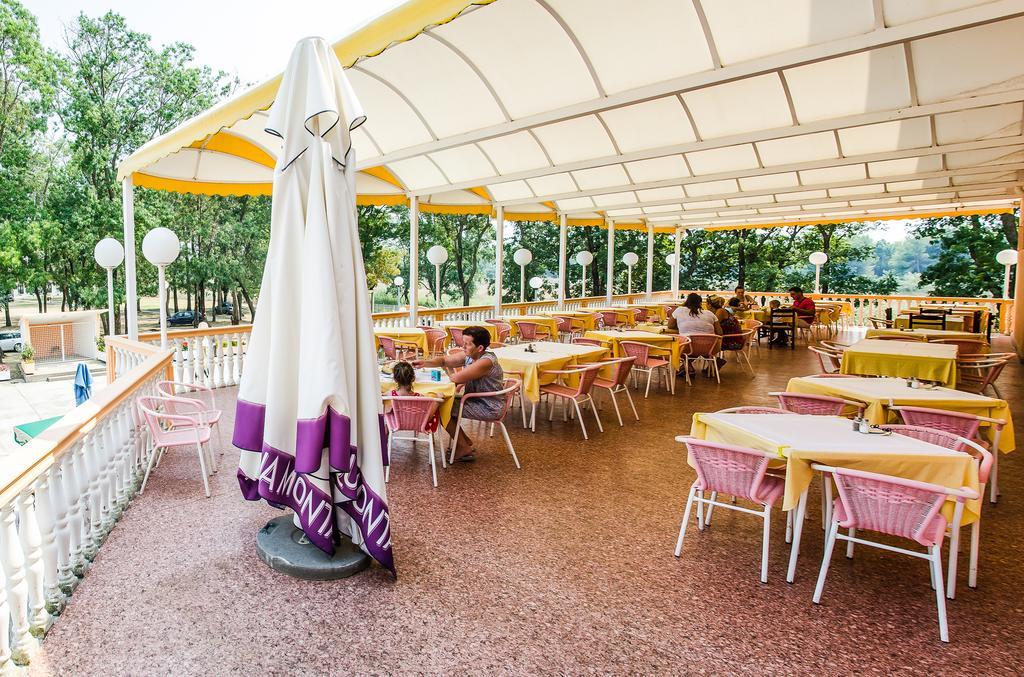 Htp Velika Plaza Ulcinj Hotel Bilik gambar